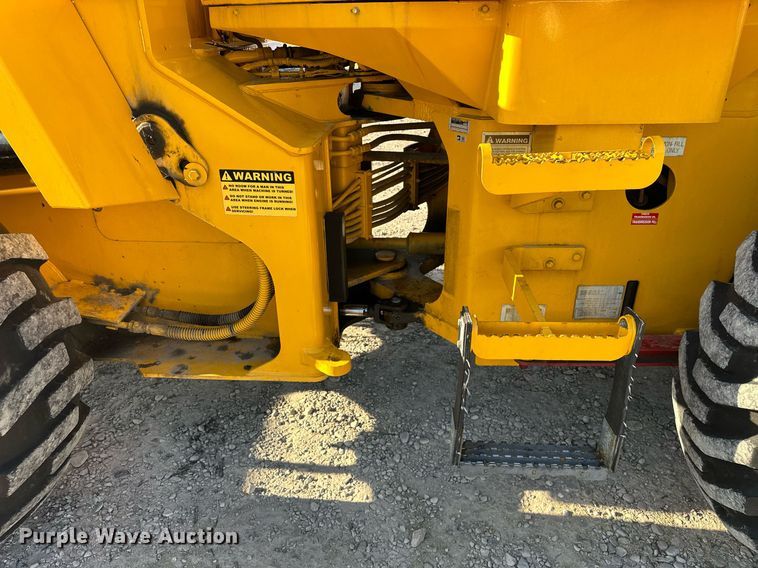 image for item EJ8975 1996 Case 621B wheel loader