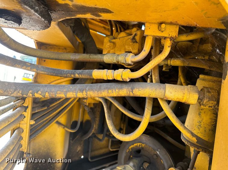 image for item EJ8975 1996 Case 621B wheel loader