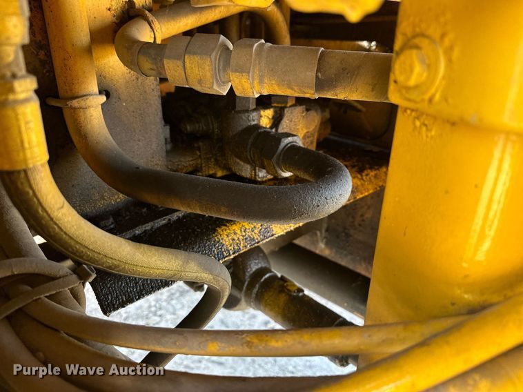 image for item EJ8975 1996 Case 621B wheel loader