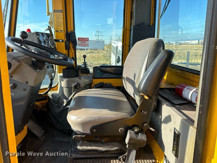 image for item EJ8975 1996 Case 621B wheel loader