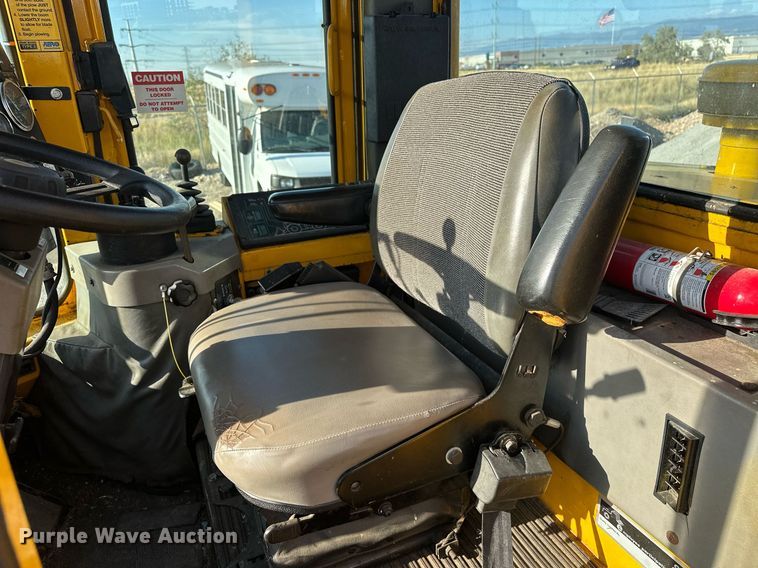 image for item EJ8975 1996 Case 621B wheel loader