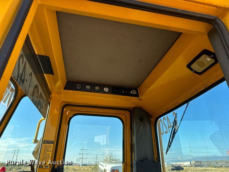 image for item EJ8975 1996 Case 621B wheel loader