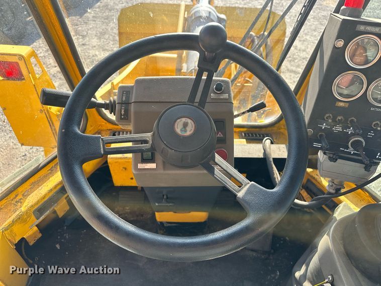 image for item EJ8975 1996 Case 621B wheel loader