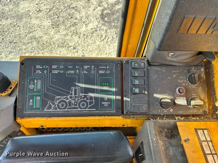 image for item EJ8975 1996 Case 621B wheel loader