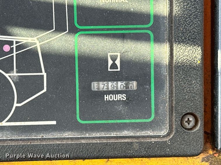 image for item EJ8975 1996 Case 621B wheel loader