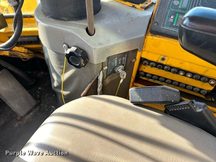 image for item EJ8975 1996 Case 621B wheel loader