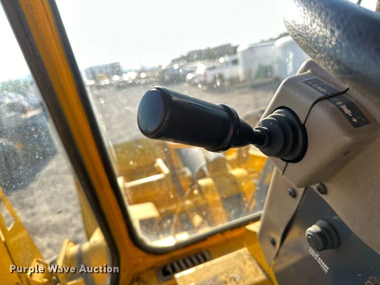 image for item EJ8975 1996 Case 621B wheel loader