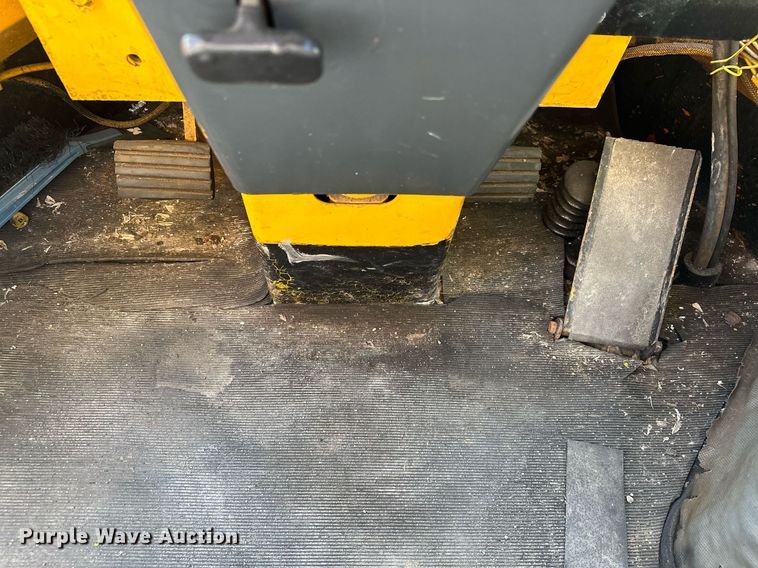 image for item EJ8975 1996 Case 621B wheel loader