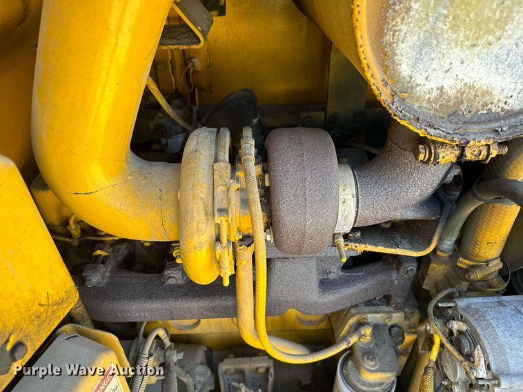 image for item EJ8975 1996 Case 621B wheel loader