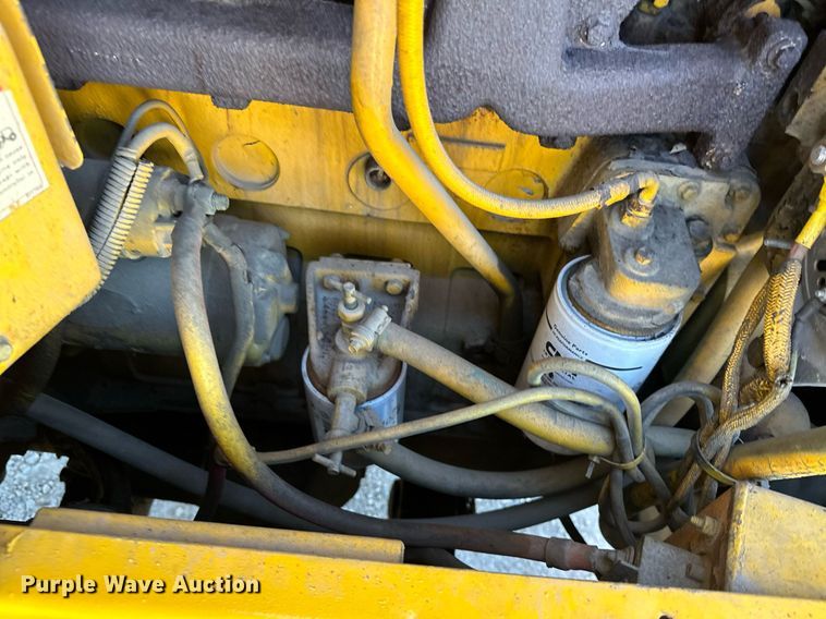 image for item EJ8975 1996 Case 621B wheel loader