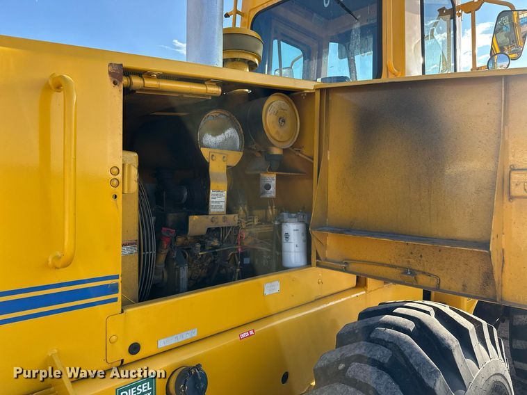 image for item EJ8975 1996 Case 621B wheel loader