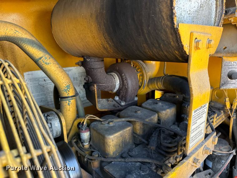 image for item EJ8975 1996 Case 621B wheel loader