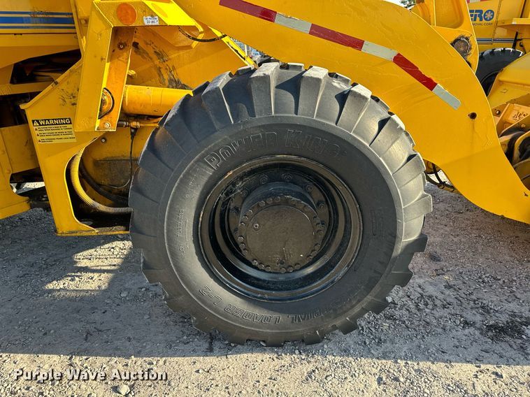 image for item EJ8975 1996 Case 621B wheel loader