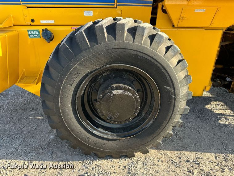 image for item EJ8975 1996 Case 621B wheel loader
