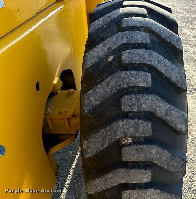 image for item EJ8975 1996 Case 621B wheel loader