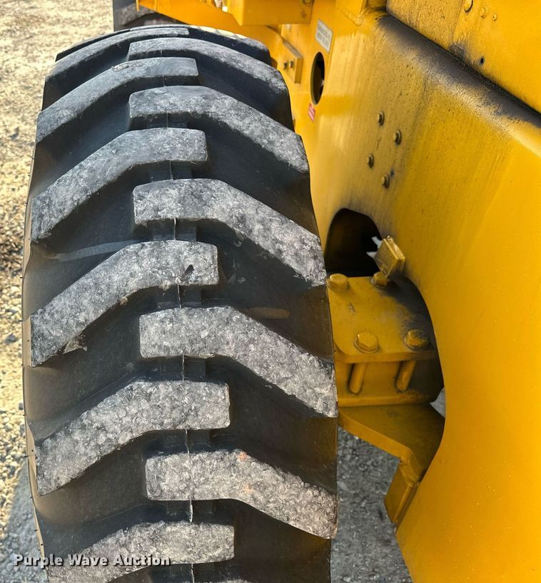 image for item EJ8975 1996 Case 621B wheel loader
