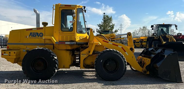 image for item EJ8976 1996 Case  621B wheel loader