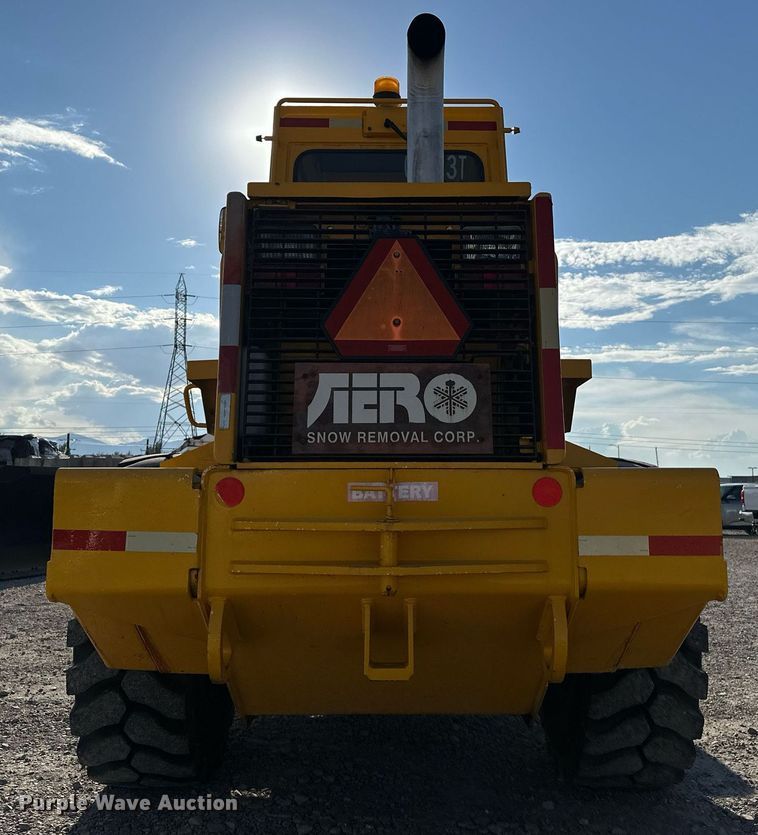 image for item EJ8976 1996 Case  621B wheel loader