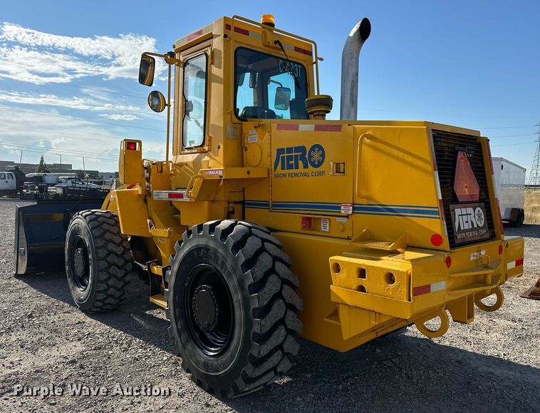 image for item EJ8976 1996 Case  621B wheel loader