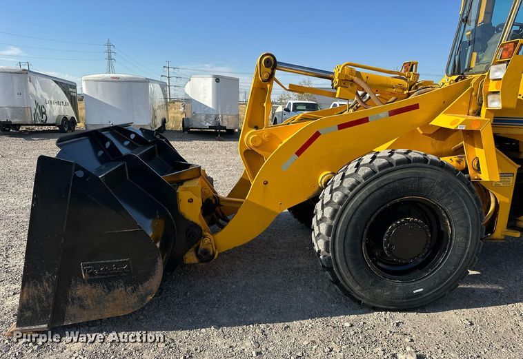 image for item EJ8976 1996 Case  621B wheel loader