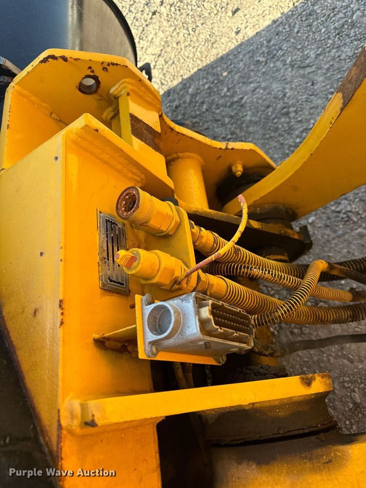 image for item EJ8976 1996 Case  621B wheel loader