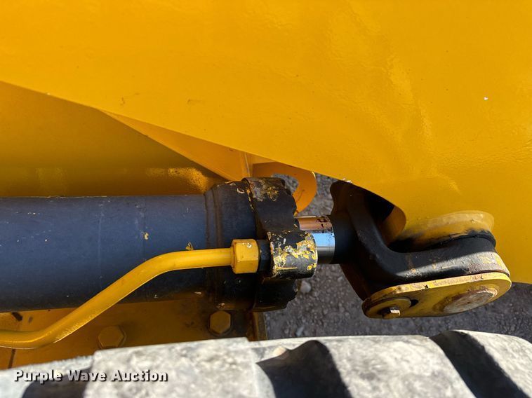 image for item EJ8976 1996 Case  621B wheel loader