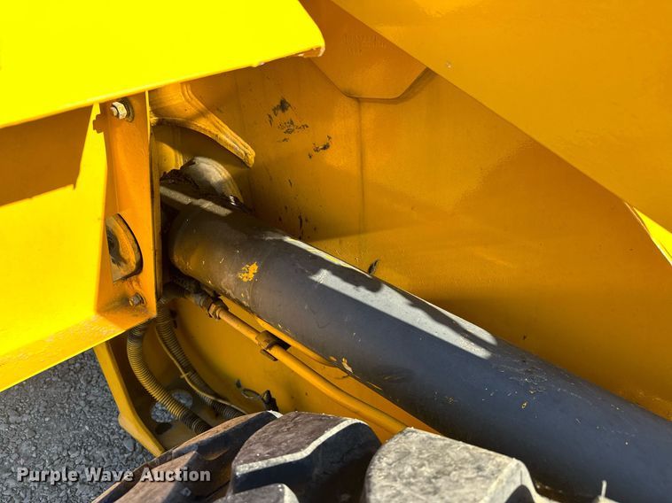 image for item EJ8976 1996 Case  621B wheel loader