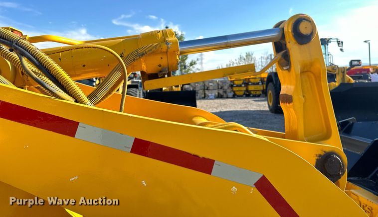 image for item EJ8976 1996 Case  621B wheel loader