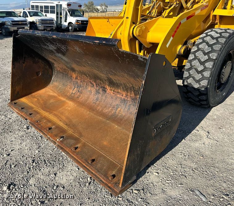 image for item EJ8976 1996 Case  621B wheel loader