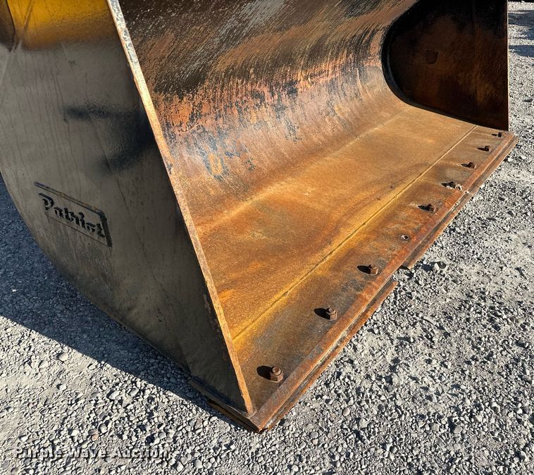 image for item EJ8976 1996 Case  621B wheel loader