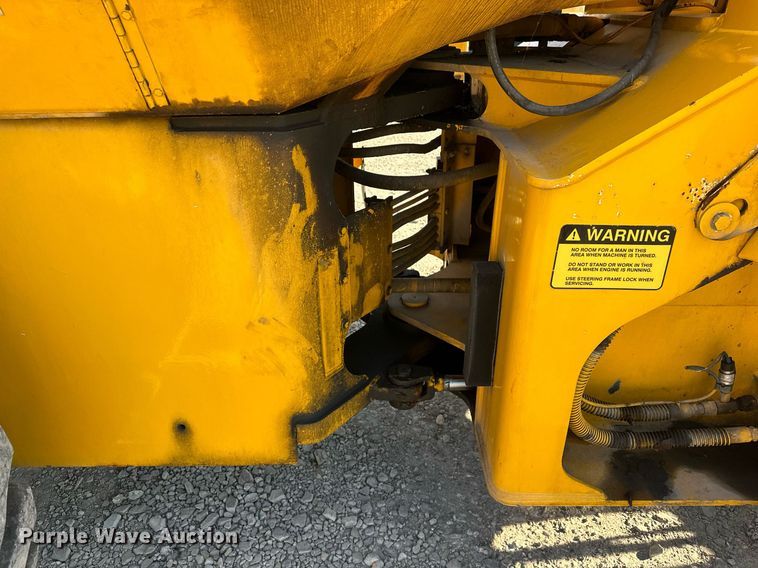 image for item EJ8976 1996 Case  621B wheel loader