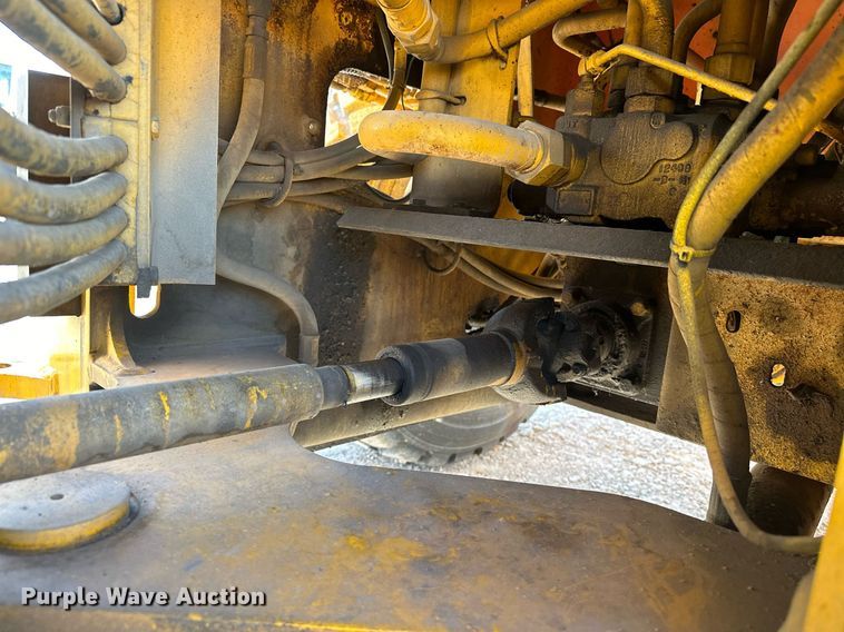 image for item EJ8976 1996 Case  621B wheel loader