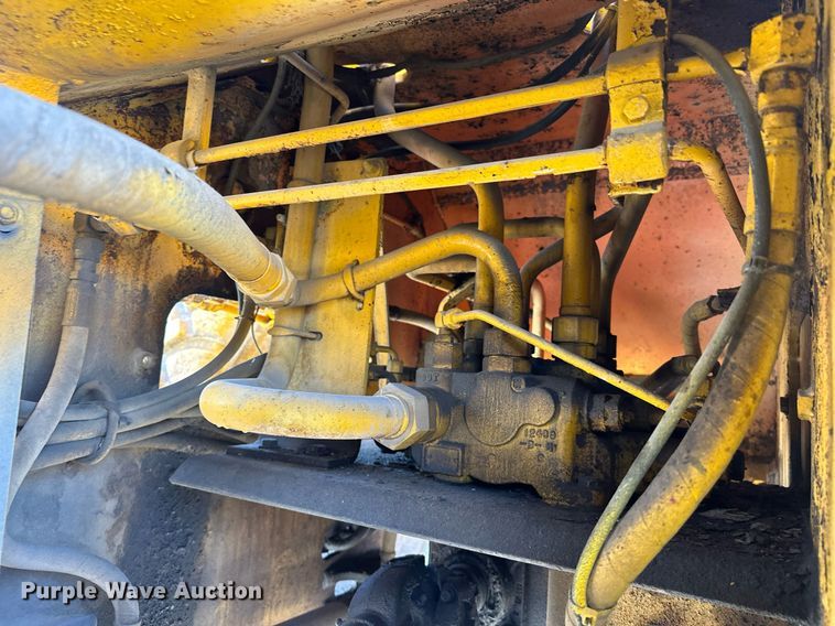 image for item EJ8976 1996 Case  621B wheel loader