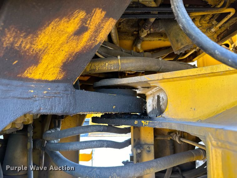 image for item EJ8976 1996 Case  621B wheel loader