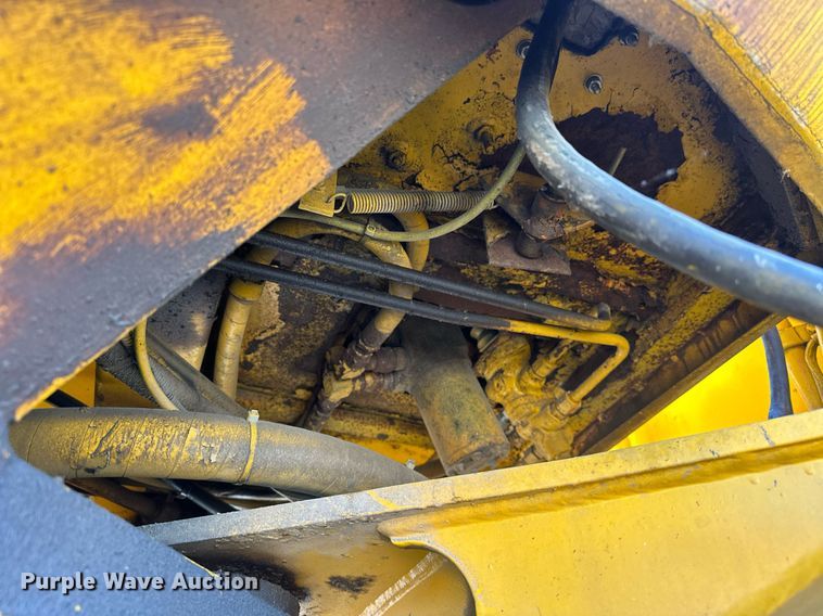 image for item EJ8976 1996 Case  621B wheel loader