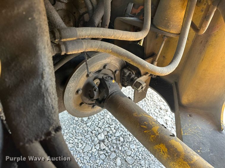 image for item EJ8976 1996 Case  621B wheel loader