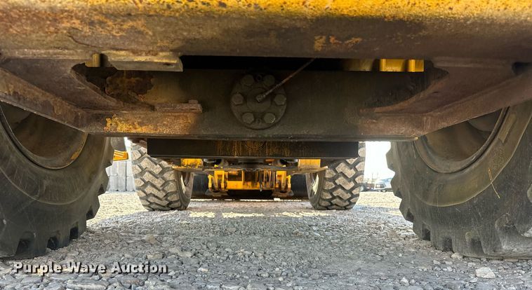 image for item EJ8976 1996 Case  621B wheel loader