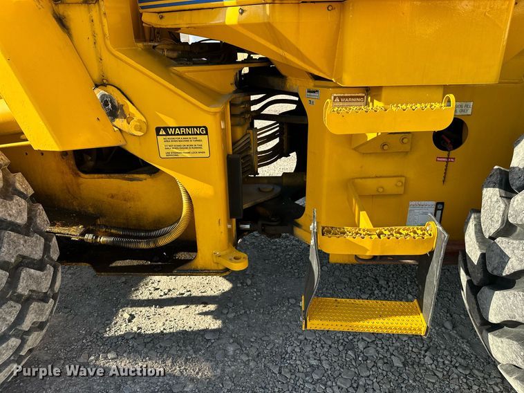 image for item EJ8976 1996 Case  621B wheel loader