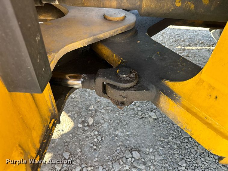 image for item EJ8976 1996 Case  621B wheel loader