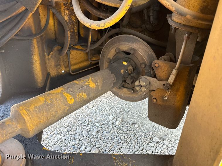 image for item EJ8976 1996 Case  621B wheel loader