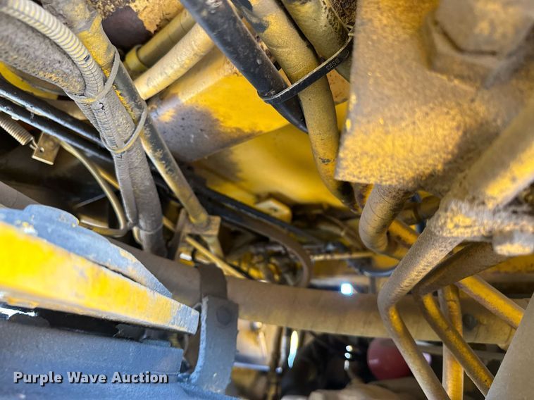 image for item EJ8976 1996 Case  621B wheel loader