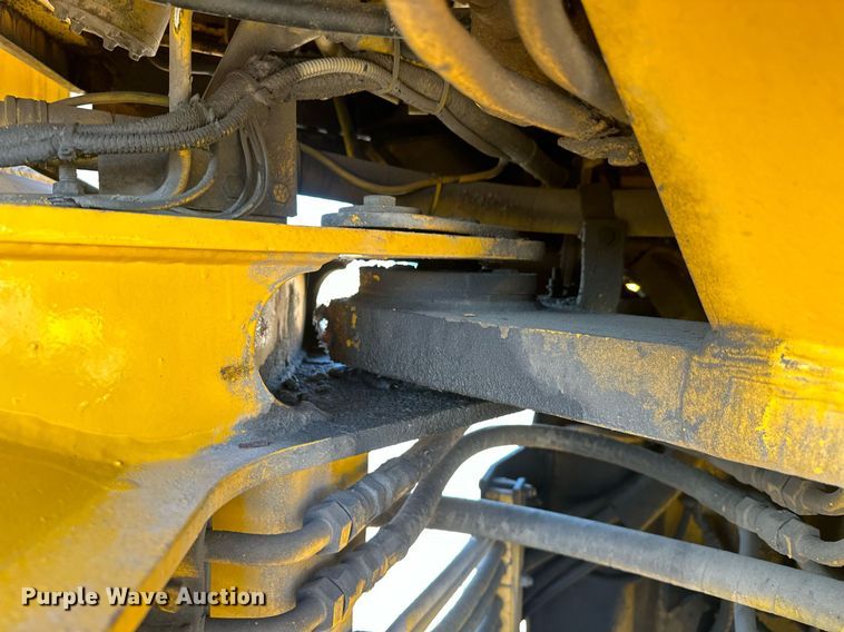 image for item EJ8976 1996 Case  621B wheel loader