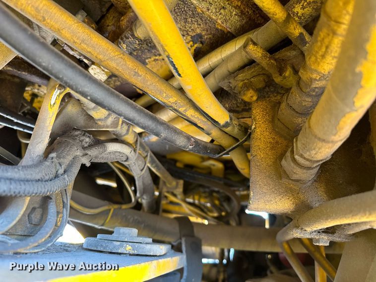 image for item EJ8976 1996 Case  621B wheel loader