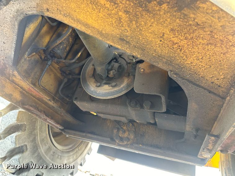 image for item EJ8976 1996 Case  621B wheel loader