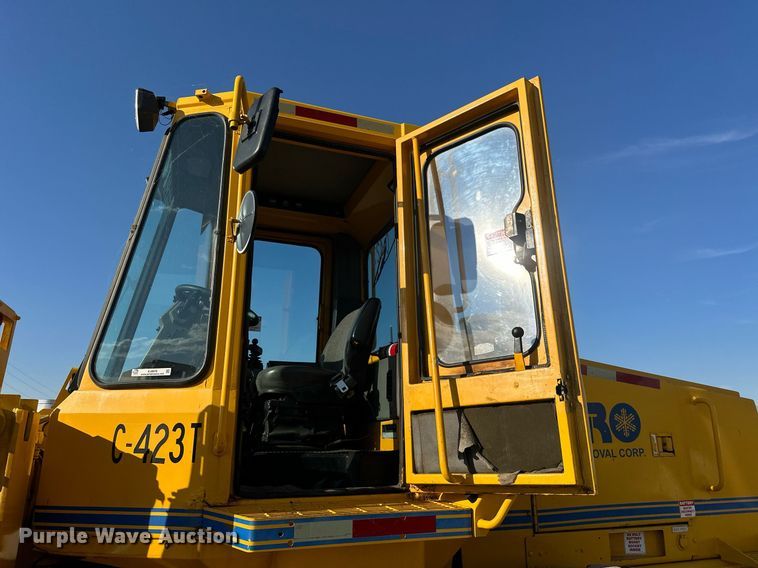 image for item EJ8976 1996 Case  621B wheel loader