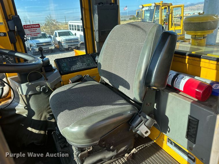 image for item EJ8976 1996 Case  621B wheel loader