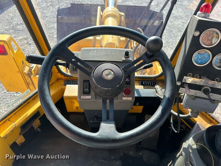 image for item EJ8976 1996 Case  621B wheel loader