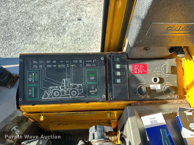 image for item EJ8976 1996 Case  621B wheel loader