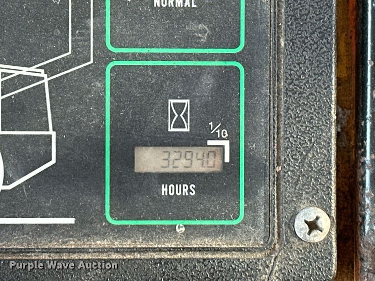 image for item EJ8976 1996 Case  621B wheel loader