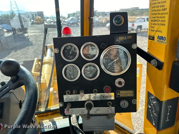 image for item EJ8976 1996 Case  621B wheel loader